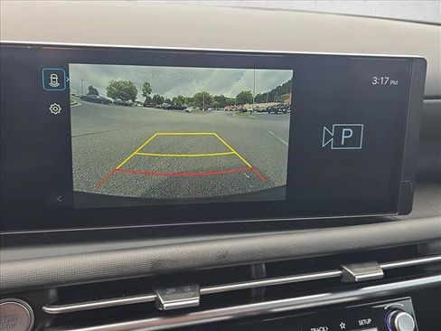 Used 2025 Hyundai Santa Cruz SE FWD image 13