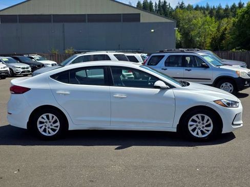 Used 2018 Hyundai Elantra SE FWD image 8
