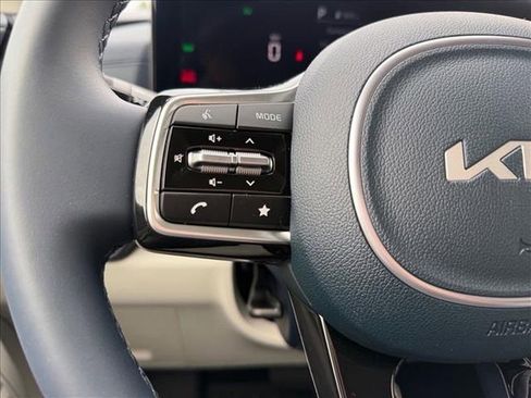 New 2026 Kia Carnival EX FWD image 24
