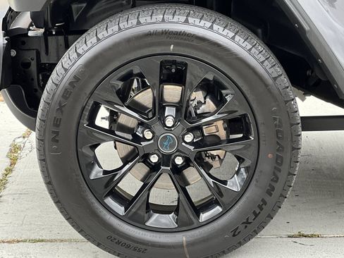 Used 2025 Jeep Wrangler Unlimited Sahara AWD/4WD image 26