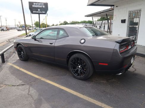 Used 2015 Dodge Challenger R/T w/ Quick Order Package 28B R/T RWD image 4