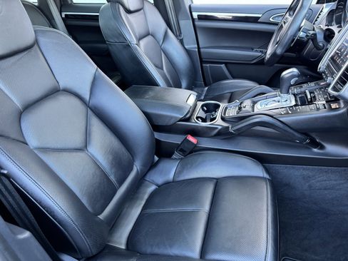 Used 2017 Porsche Cayenne S Platinum image 11