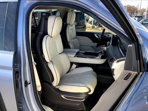 Used 2019 Lincoln Navigator Black Label w/ Cargo Package image 8