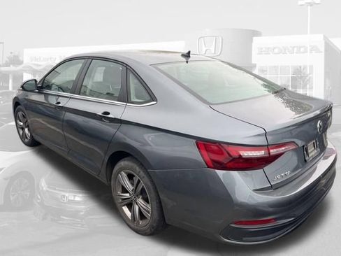 Used 2024 Volkswagen Jetta SE image 7