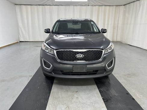Used 2017 Kia Sorento AWD w/ LX Convenience Package image 3