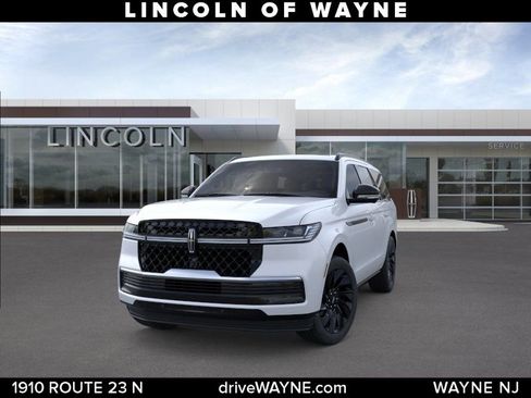 New 2025 Lincoln Navigator Reserve w/ Jet Appearance Package AWD/4WD image 2