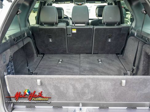 Used 2023 Land Rover Discovery S R-Dynamic image 10