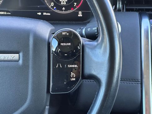 Used 2020 Land Rover Discovery Sport SE image 15