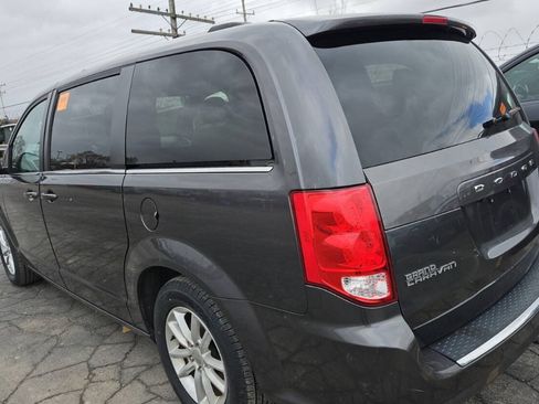 Used 2019 Dodge Grand Caravan SXT FWD image 2