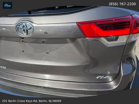 Used 2017 Toyota Highlander XLE FWD image 38