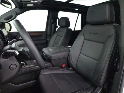 Used 2025 GMC Yukon Denali w/ Sun & Power Step Package image 20