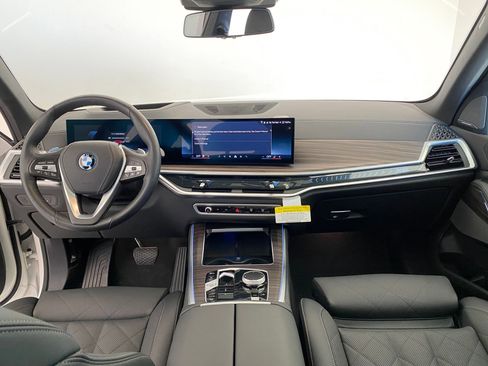 Used 2025 BMW X5 xDrive50e w/ Climate Comfort Package image 15