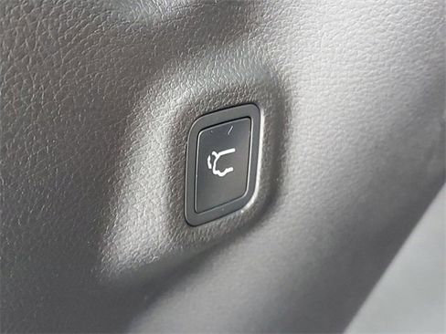 New 2026 Jeep Compass Limited w/ Sun, Sound & Navigation Group image 9