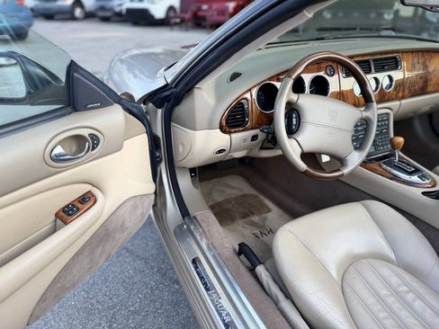 Used 2005 Jaguar XK8 Convertible RWD image 9