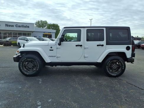 Used 2017 Jeep Wrangler Unlimited Sahara AWD/4WD image 4