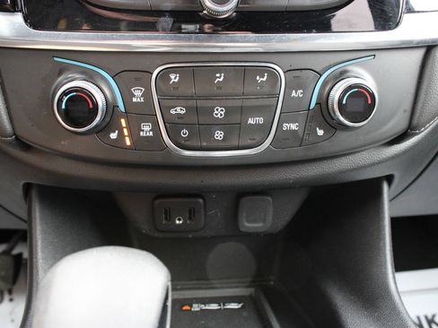 Used 2023 Chevrolet Traverse LT image 31