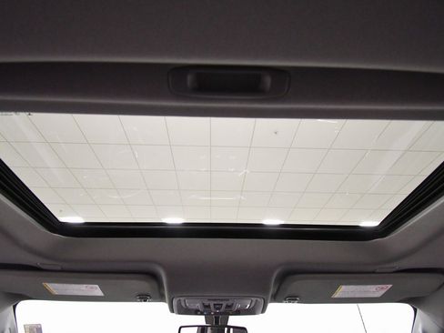 Used 2022 GMC Sierra 3500 SLT w/ SLT Premium Package image 16