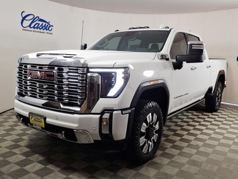 Used 2025 GMC Sierra 3500 Denali w/ Technology Package AWD/4WD image 6