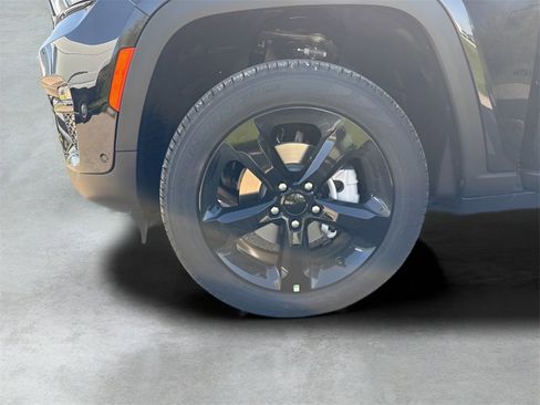 New 2025 Jeep Grand Cherokee Limited w/ Luxury Tech Group II image 34