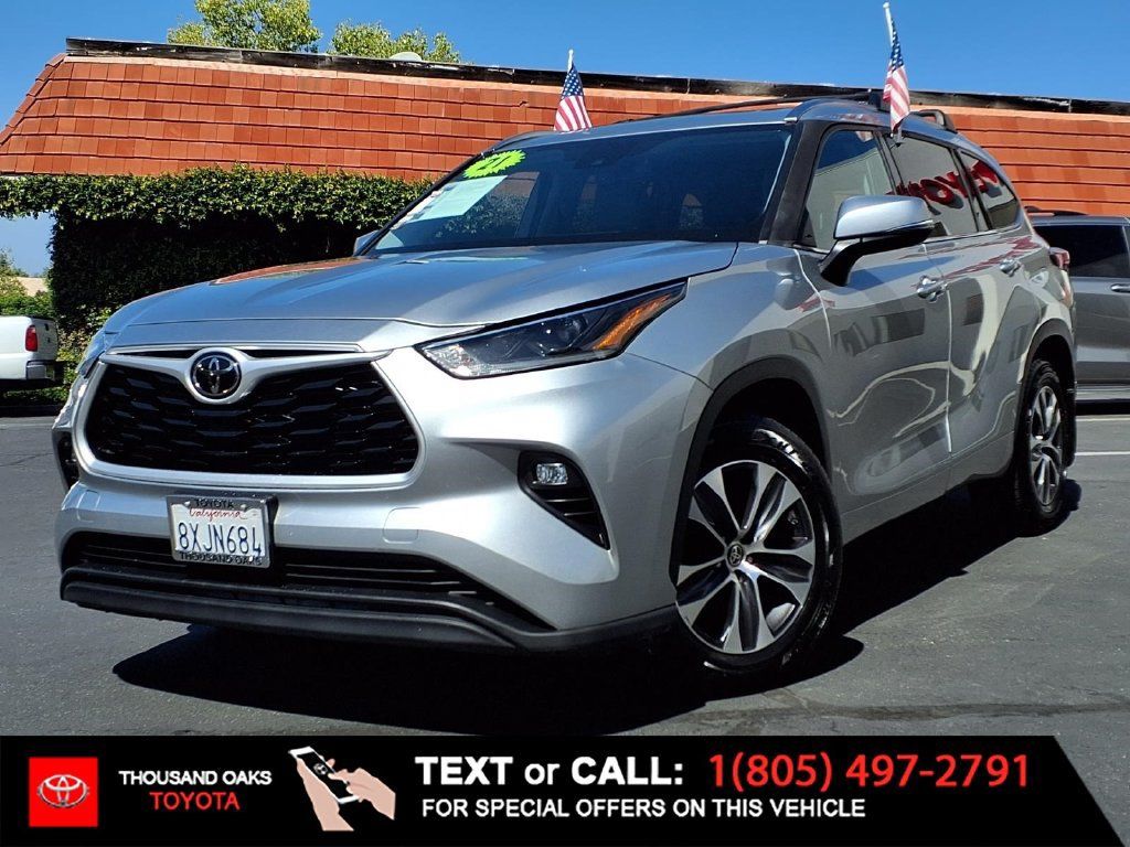 Used 2021 Toyota Highlander XLE FWD image 1