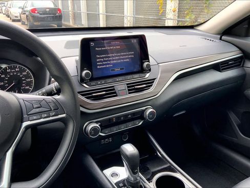 Used 2024 Nissan Altima 2.5 SV image 6