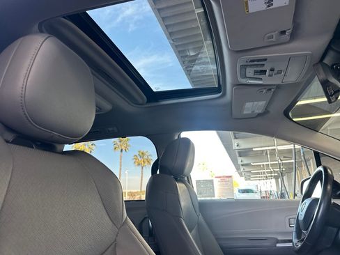 Certified 2021 Toyota Sienna Limited image 17