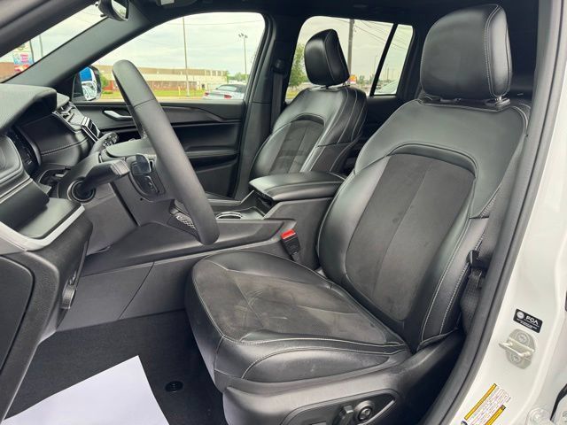 Used 2023 Jeep Grand Cherokee Altitude AWD/4WD image 20