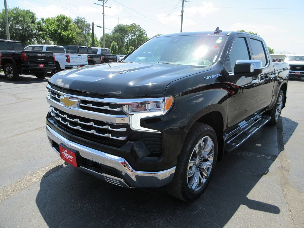 Certified 2023 Chevrolet Silverado 1500 LTZ w/ LTZ Premium Package AWD/4WD image 13