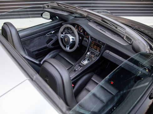 Certified 2016 Porsche 911 Targa 4 GTS AWD/4WD image 19