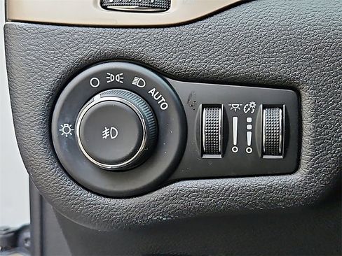 Used 2016 Jeep Cherokee Latitude w/ Safety/Convenience Group image 24