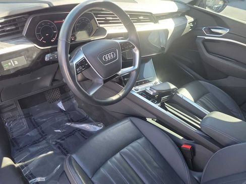 Used 2021 Audi e-tron Premium Plus w/ Premium Plus Package AWD/4WD image 2