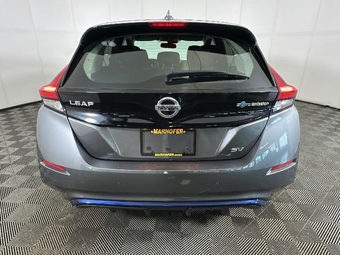Used 2022 Nissan Leaf SV w/ SV Technology Package FWD image 3