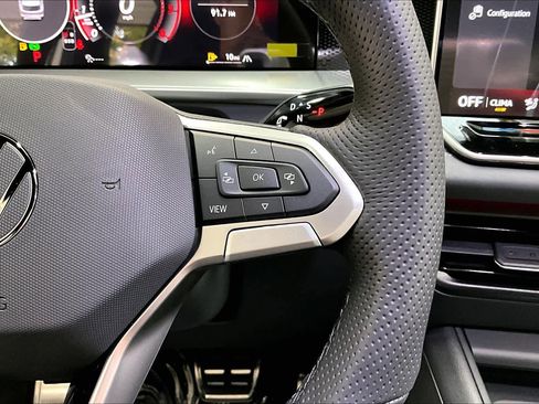 New 2026 Volkswagen Tiguan SE R-Line image 18