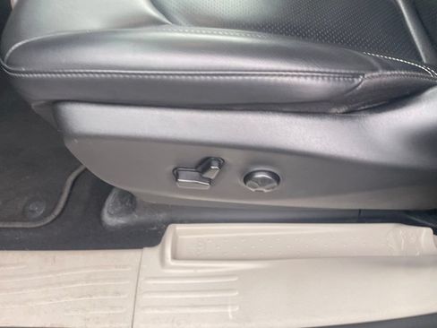 Used 2023 Chrysler Pacifica Touring-L FWD image 10