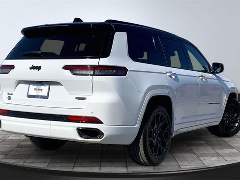 Used 2023 Jeep Grand Cherokee L Summit image 5
