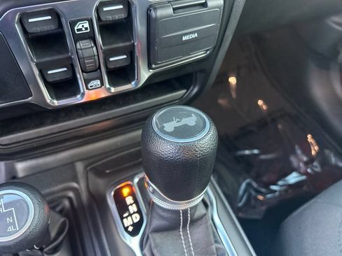 Used 2023 Jeep Wrangler Unlimited Sahara AWD/4WD image 14