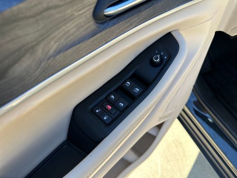 Used 2023 Jeep Grand Cherokee L Limited w/ Luxury Tech Group II image 12