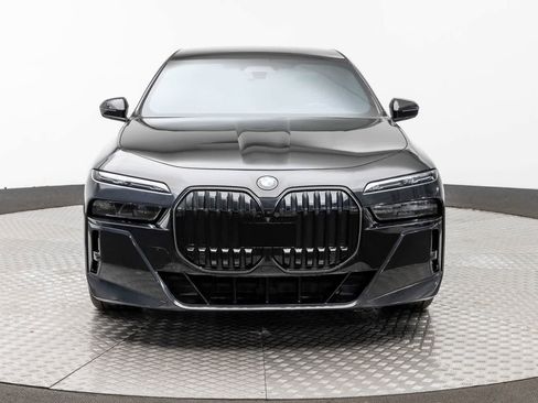Used 2024 BMW 760i xDrive w/ Executive Package AWD/4WD image 6