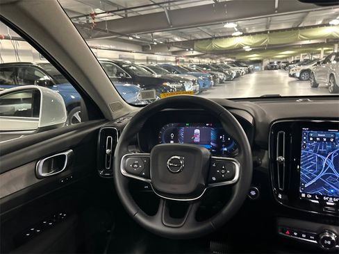 Certified 2025 Volvo XC40 B5 Plus image 23