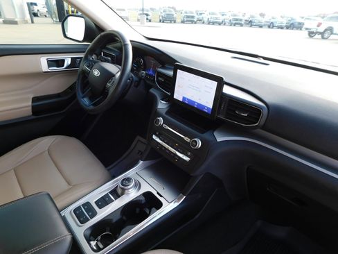 Used 2020 Ford Explorer XLT w/ Equipment Group 202A image 10
