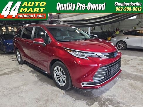 Used 2023 Toyota Sienna Limited FWD image 1