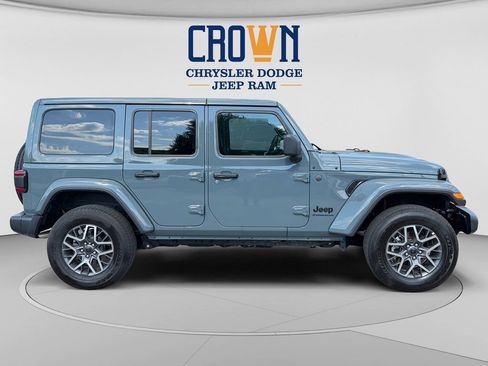 Used 2026 Jeep Wrangler Unlimited Sahara AWD/4WD image 2