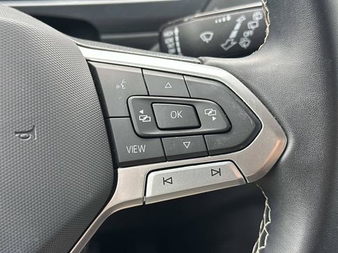 Used 2023 Volkswagen Tiguan SE AWD/4WD image 22