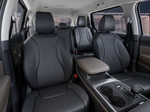 New 2026 Kia Carnival FWD image 18