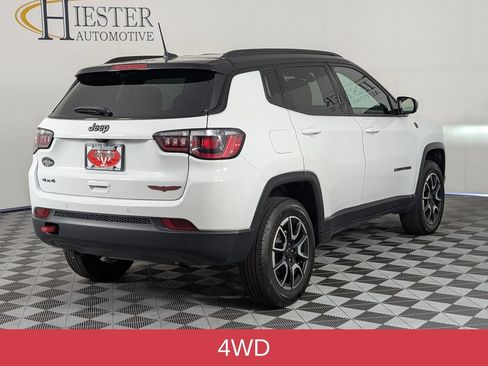 Used 2025 Jeep Compass Trailhawk AWD/4WD image 7