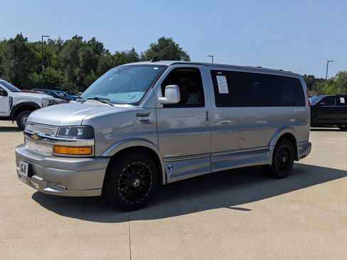 Used 2020 Chevrolet Express 2500 w/ Enhanced Convenience Package RWD image 7