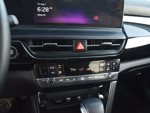 Used 2024 Kia Seltos S AWD/4WD image 14