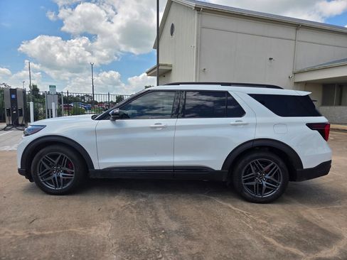 Certified 2025 Ford Explorer ST AWD/4WD image 8
