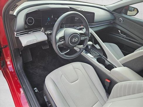 Used 2024 Hyundai Elantra Limited image 15