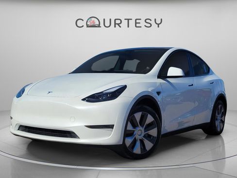 Used 2024 Tesla Model Y Long Range image 1
